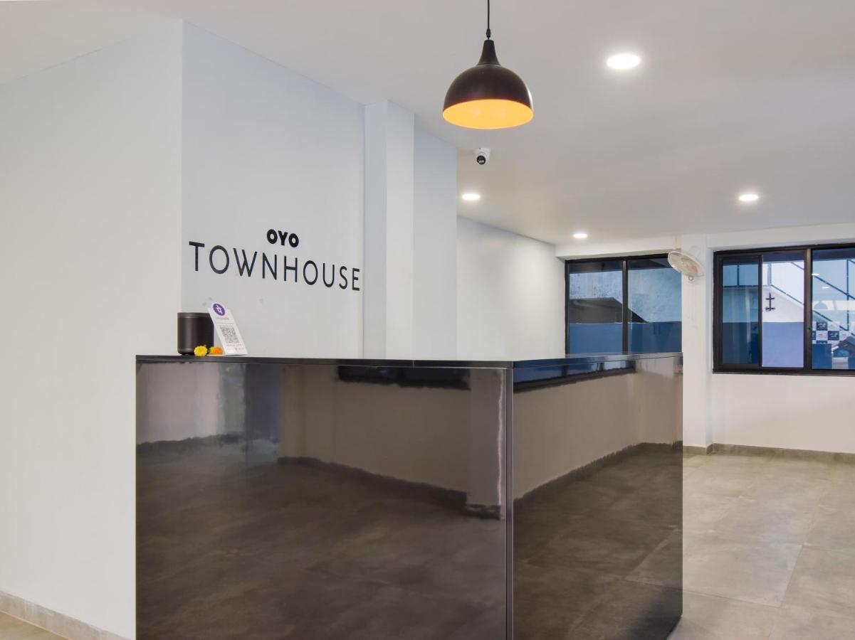 Oyo Townhouse 498 Hotel Western Nagpur Bagian luar foto