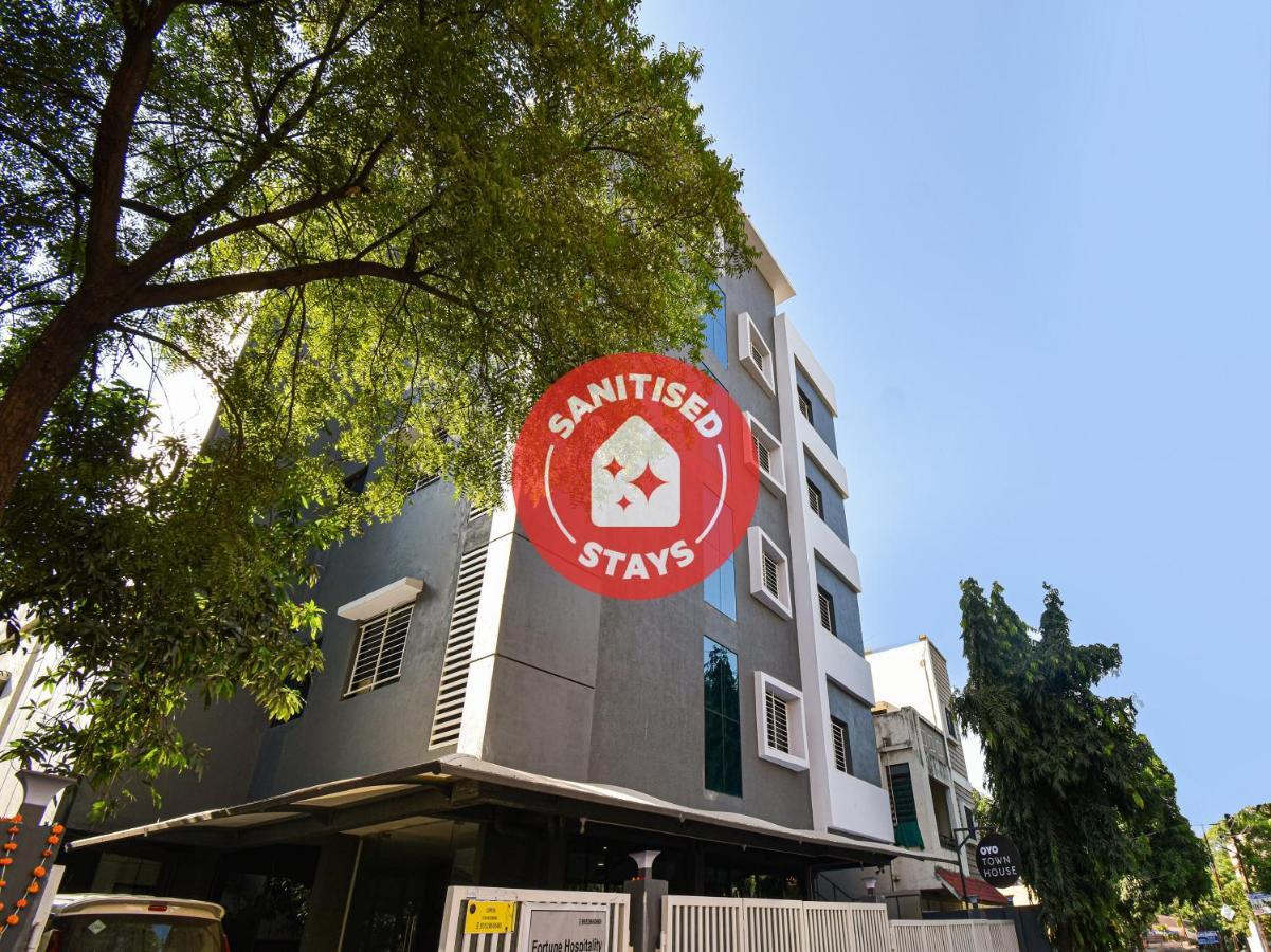 Oyo Townhouse 498 Hotel Western Nagpur Bagian luar foto